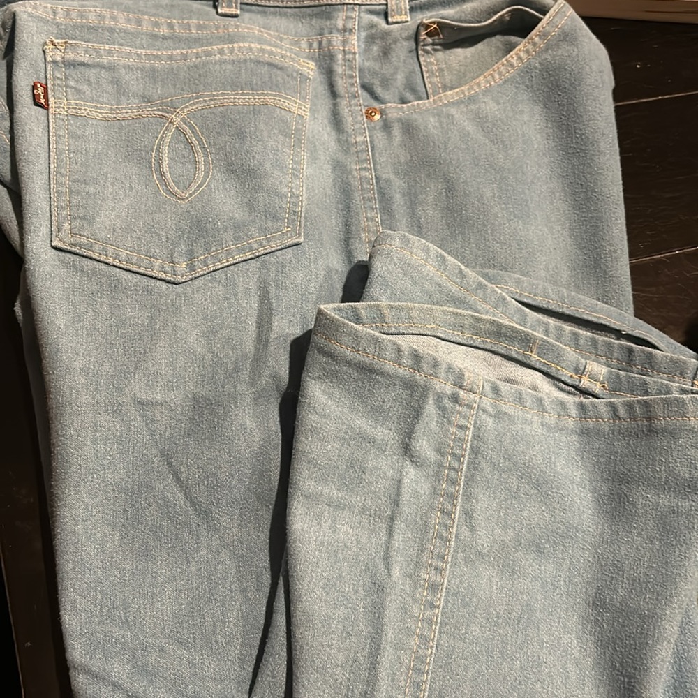 🎯VTG Levi’s Action Jeans